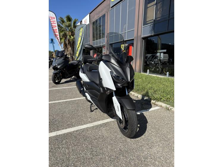 YAMAHA XMAX 300