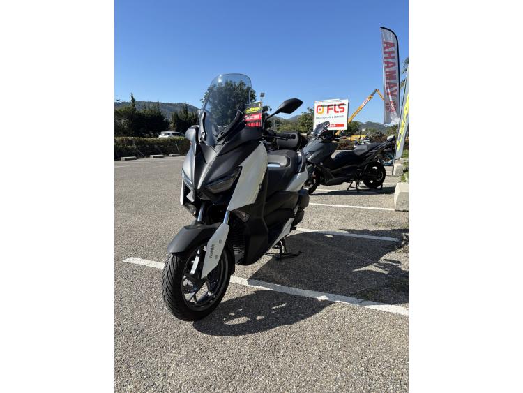 YAMAHA XMAX 300